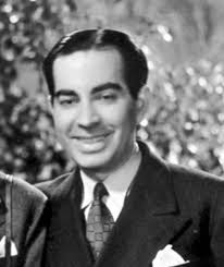 Alfredo Le Pera foi um jornalista, poeta, crítico de teatro, compositor e roteirista argentino nascido no Brasil. É considerado um dos grandes compositores de tango, sendo um grande parceiro de Carlos Gardel.